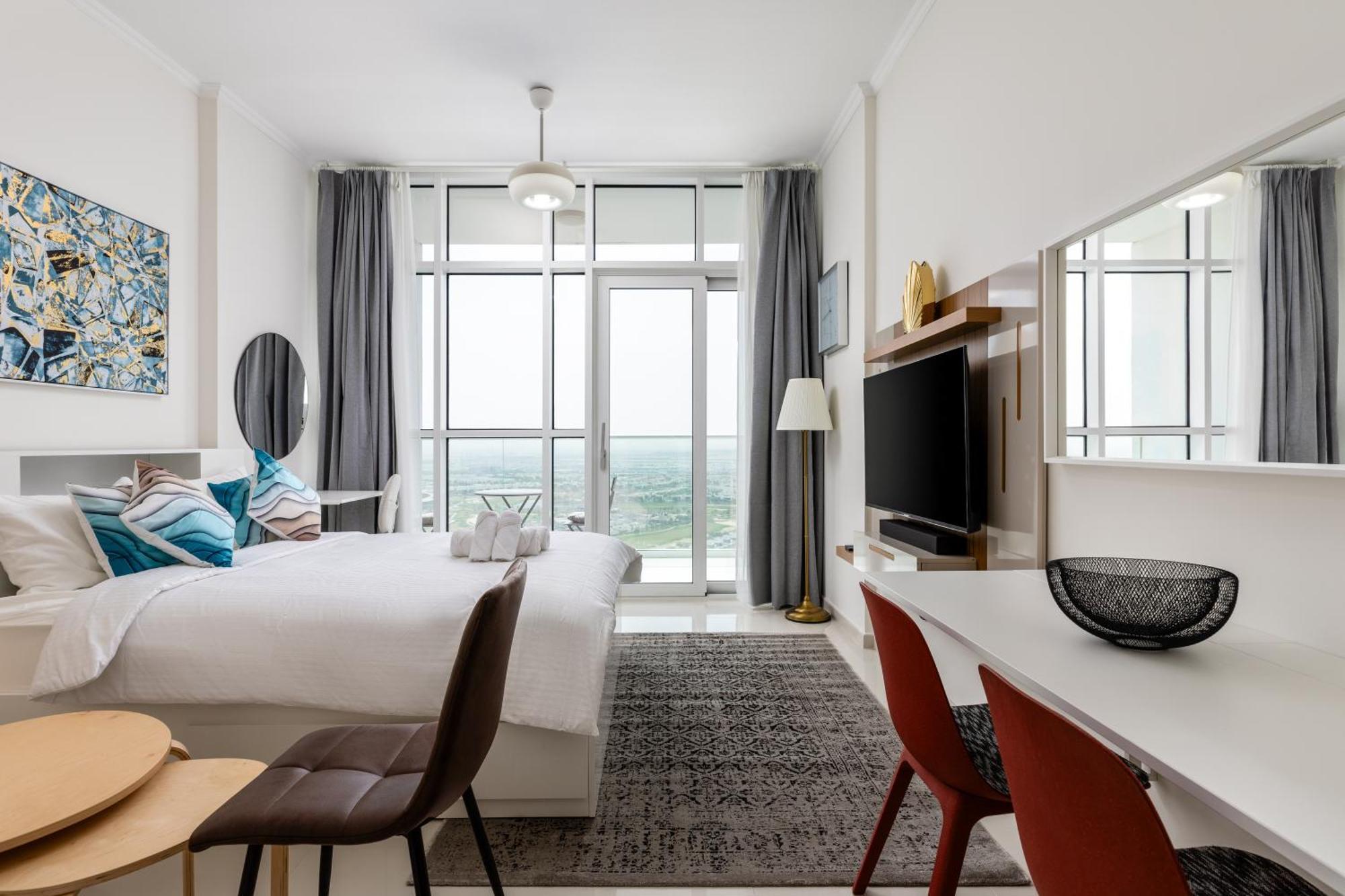 Waves - Elegant 28th Floor Studio In Carson A, Damac Hills Apartment