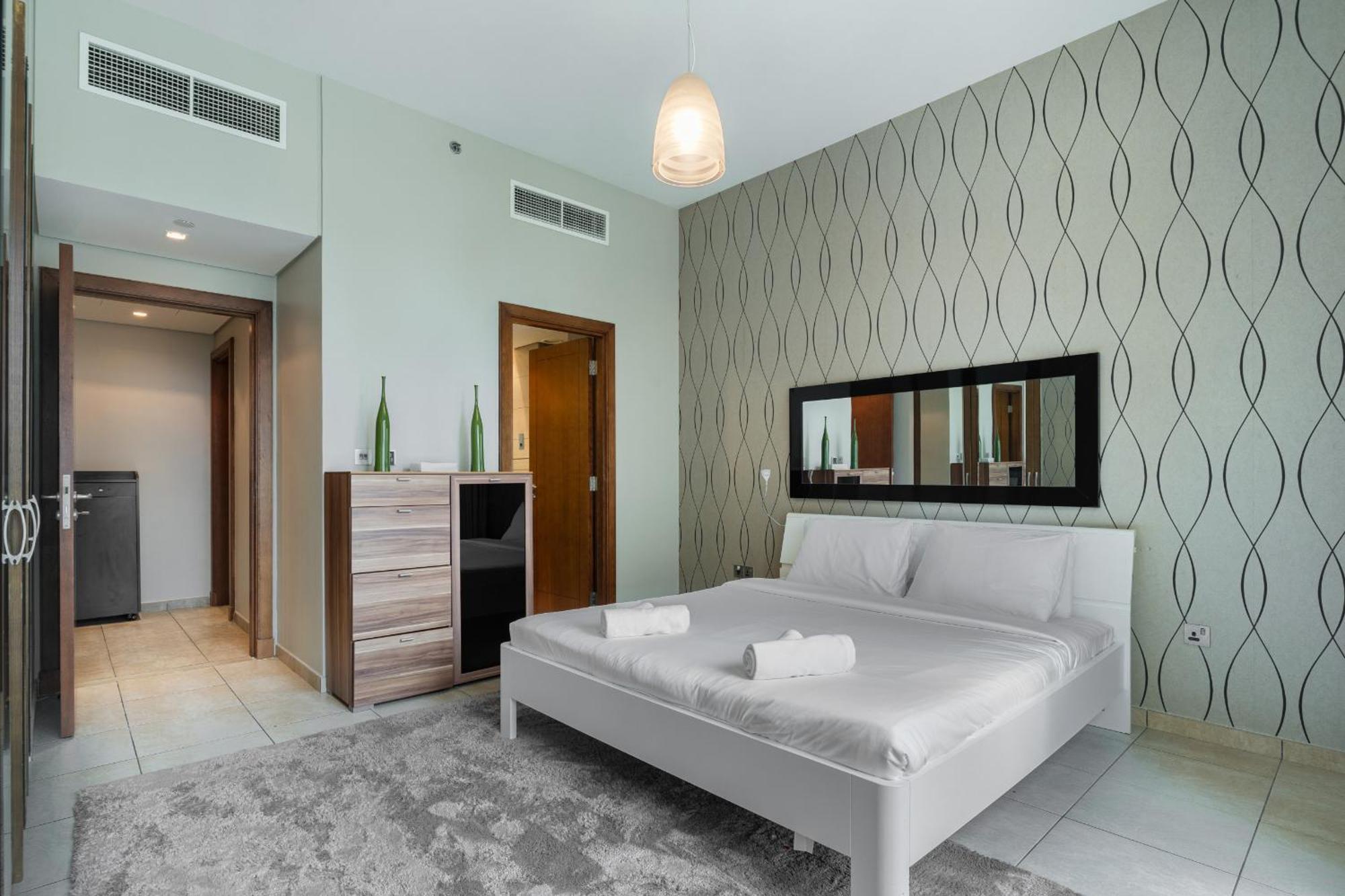 Family Living In Marina Residence, 2-bed, Palm Jumeirah - Allsopp&allsopp * Dubai