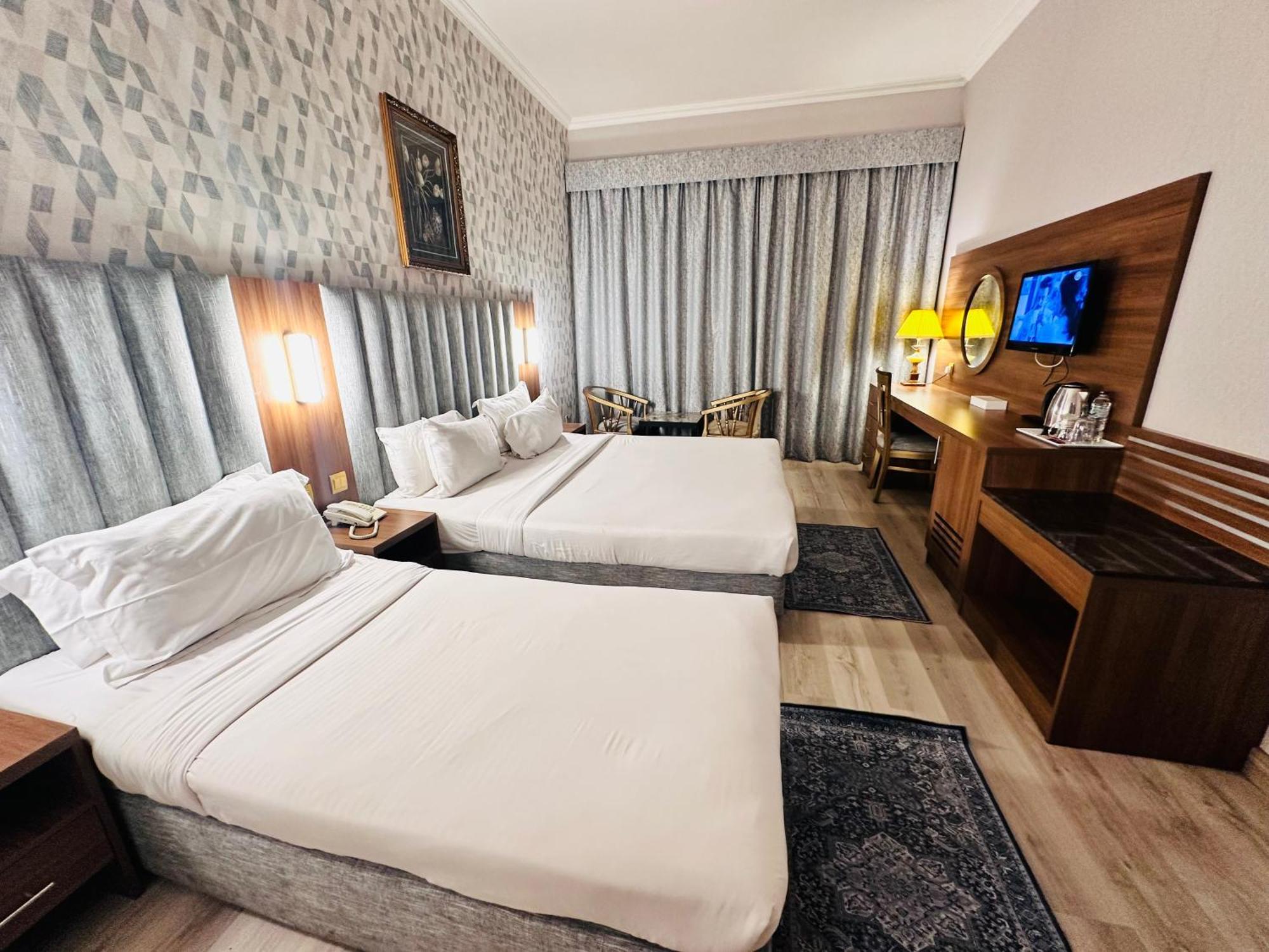 Bliss Square 3*