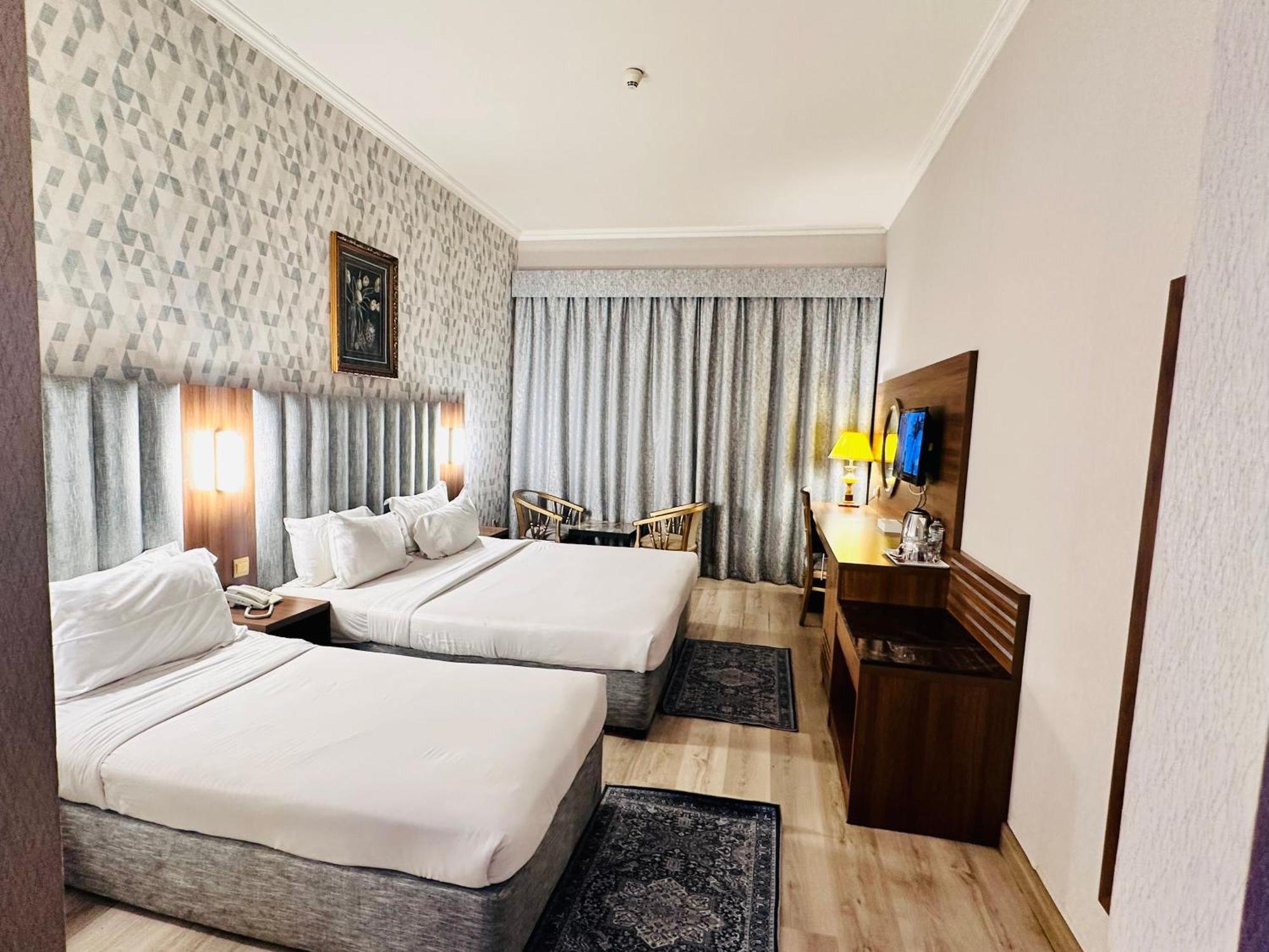 Bliss Square 3*