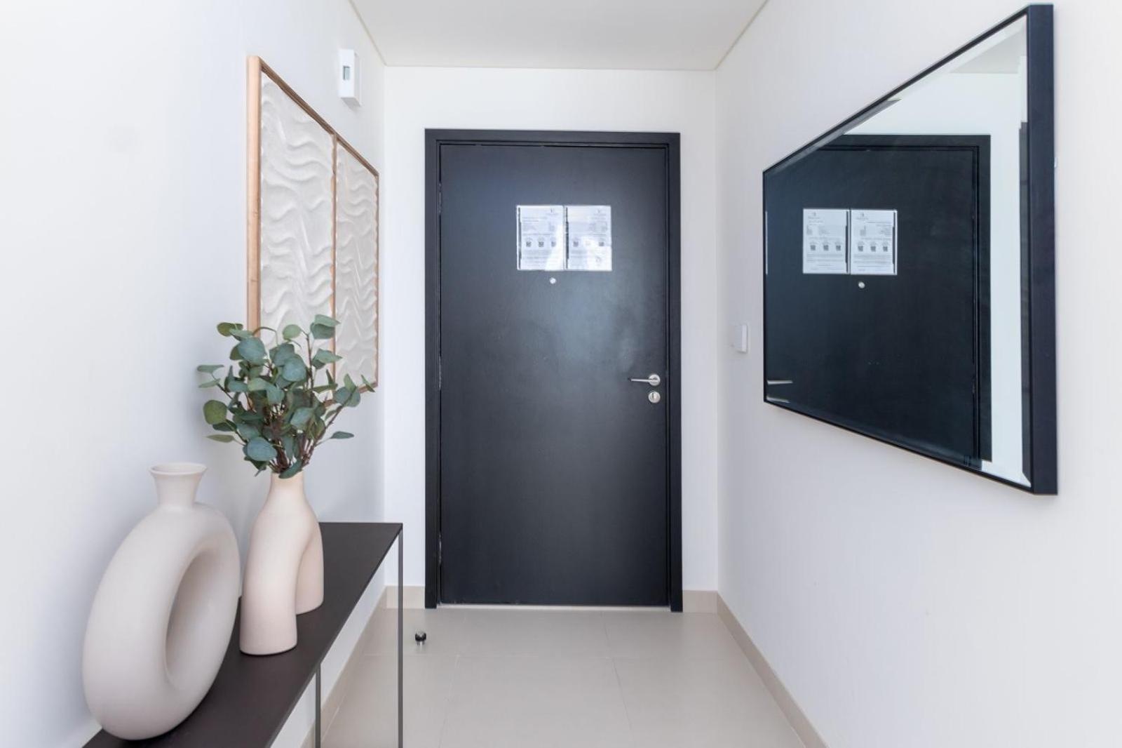Daire Luxury Escapes - Stylish 2br With Balcony In Burj Crown Downtown Dubai
