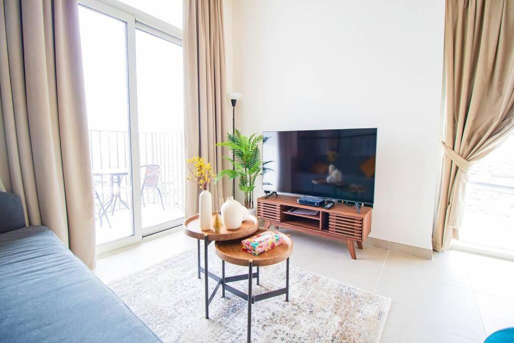 Apartment Amazing Views With Beautiful 2-bhk At Collective *