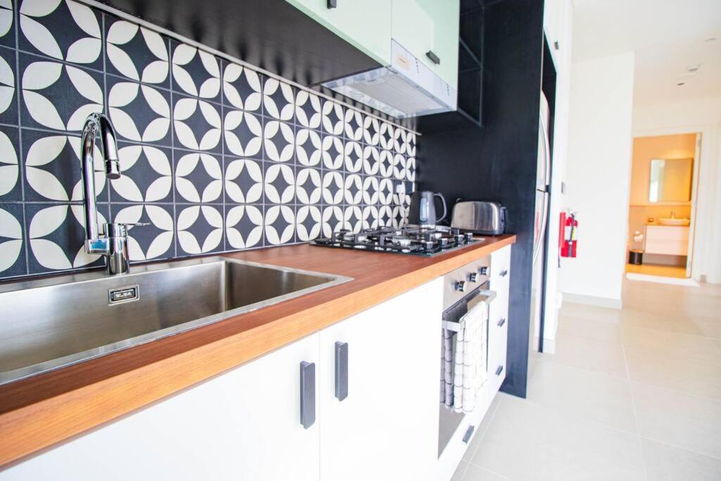 Amazing Views With Beautiful 2-bhk At Collective Apartment Dubai