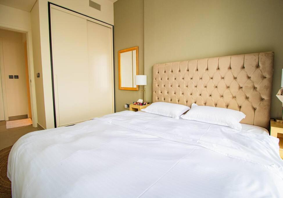 Apartment Amazing Views With Beautiful 2-bhk At Collective