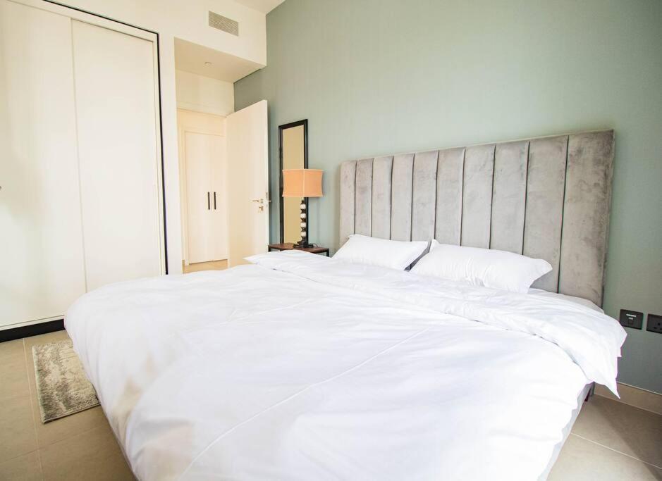 Apartment Amazing Views With Beautiful 2-bhk At Collective *