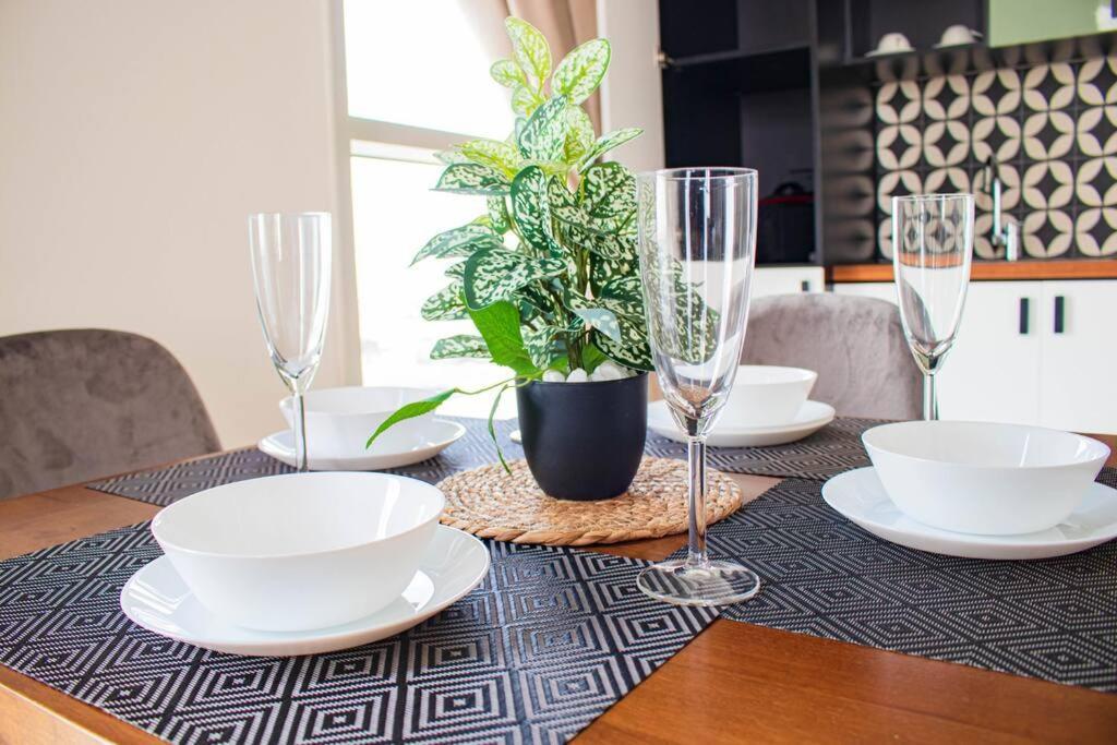 Apartment Amazing Views With Beautiful 2-bhk At Collective