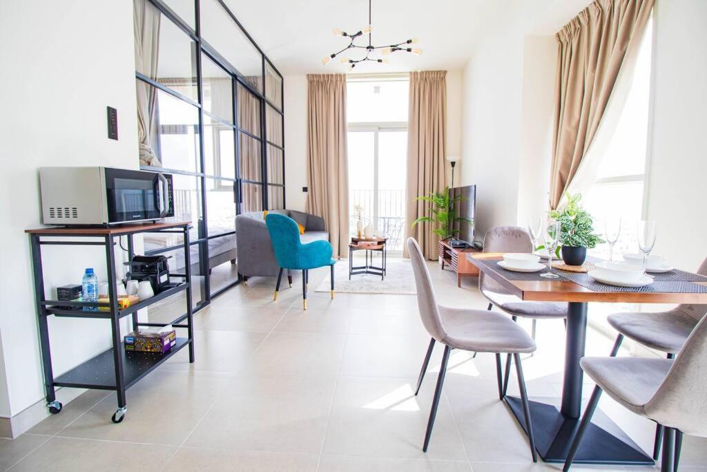 Amazing Views With Beautiful 2-bhk At Collective Apartment Dubai
