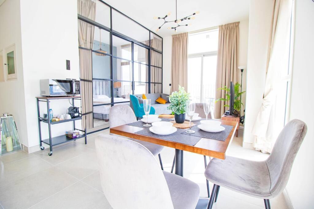 Apartment Amazing Views With Beautiful 2-bhk At Collective Dubai
