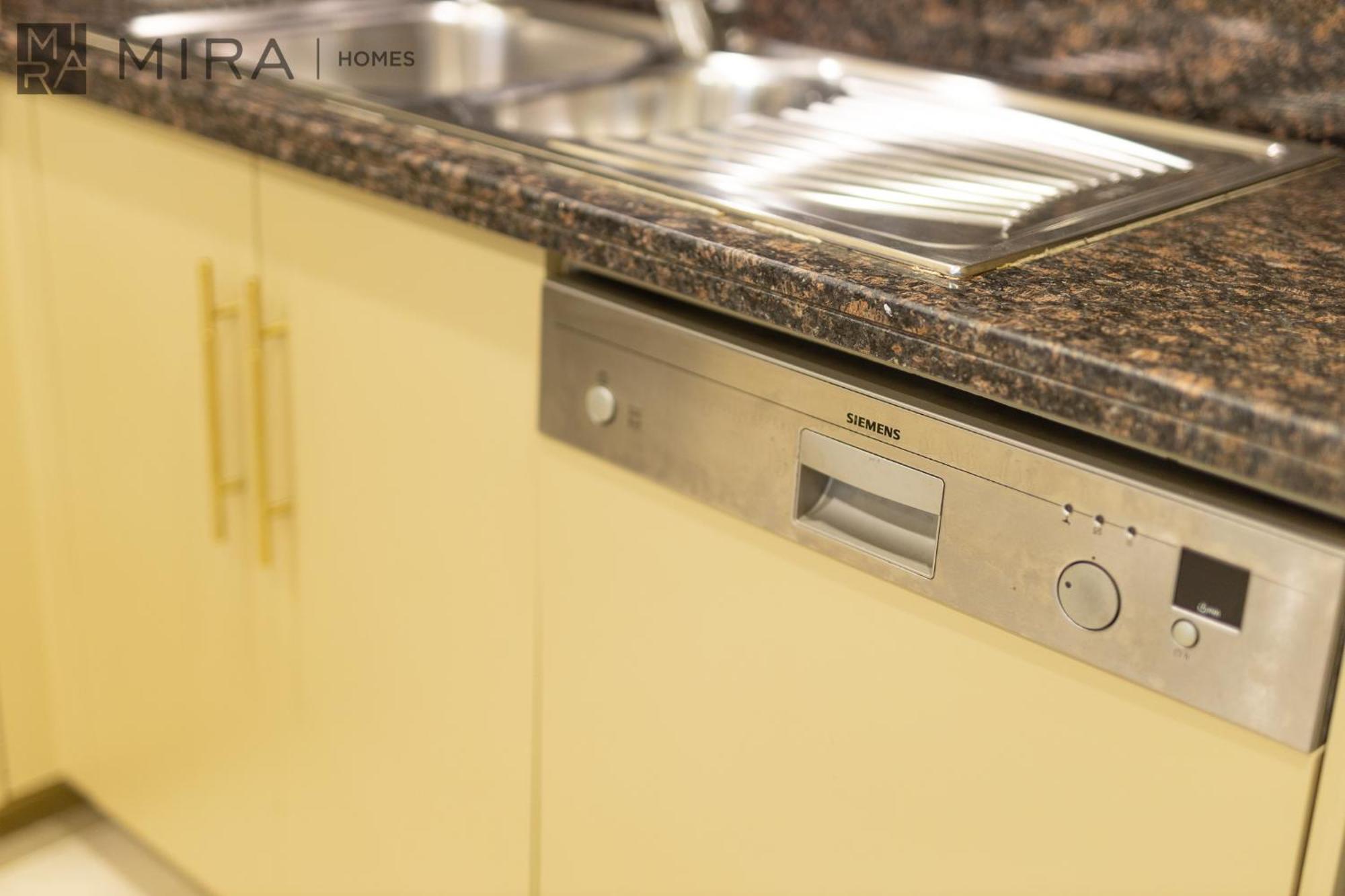 Apartment Mira Homes - Spacious 1 Bedroom In Fairmont *