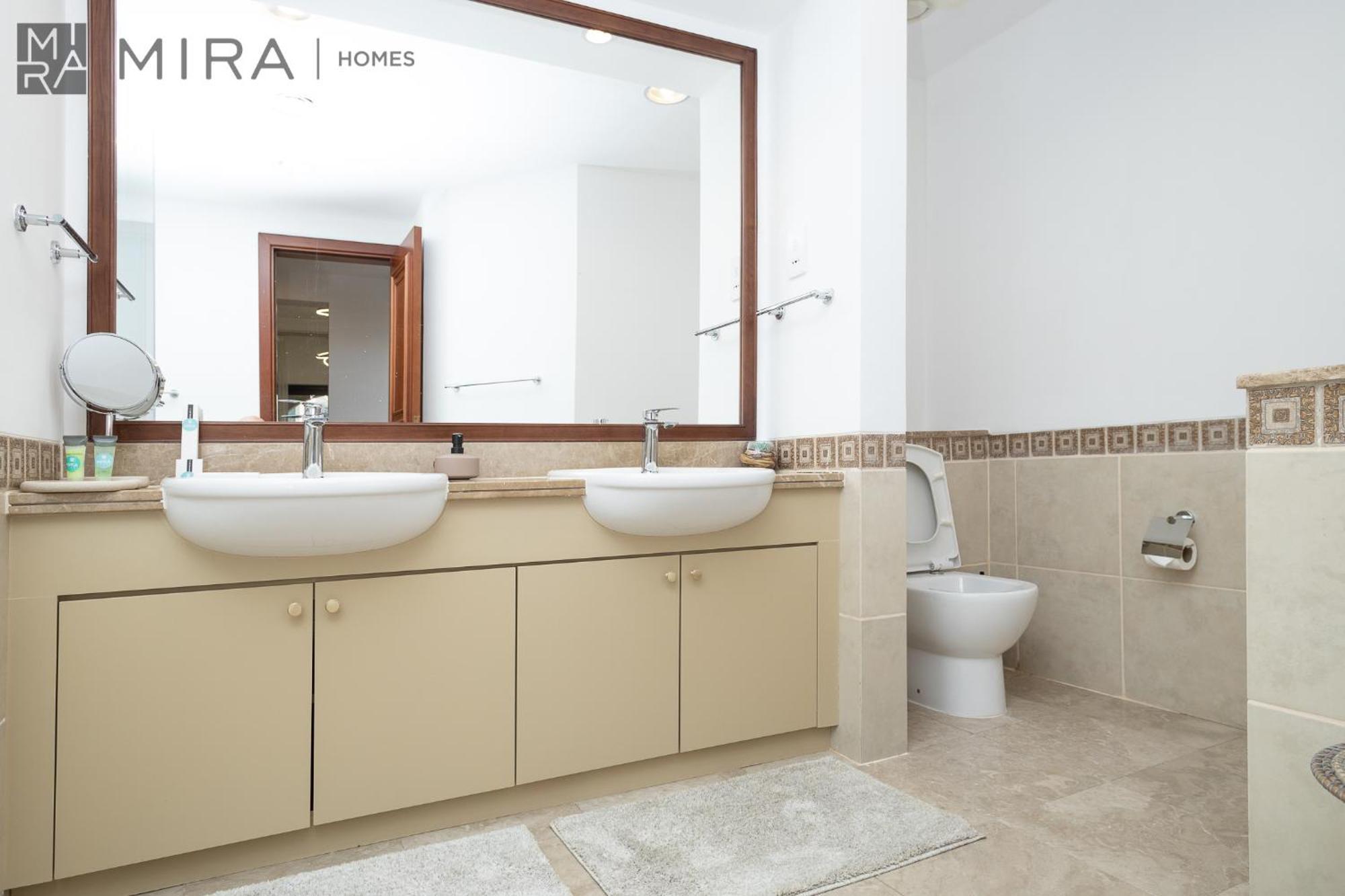 Mira Homes - Spacious 1 Bedroom In Fairmont Apartment *