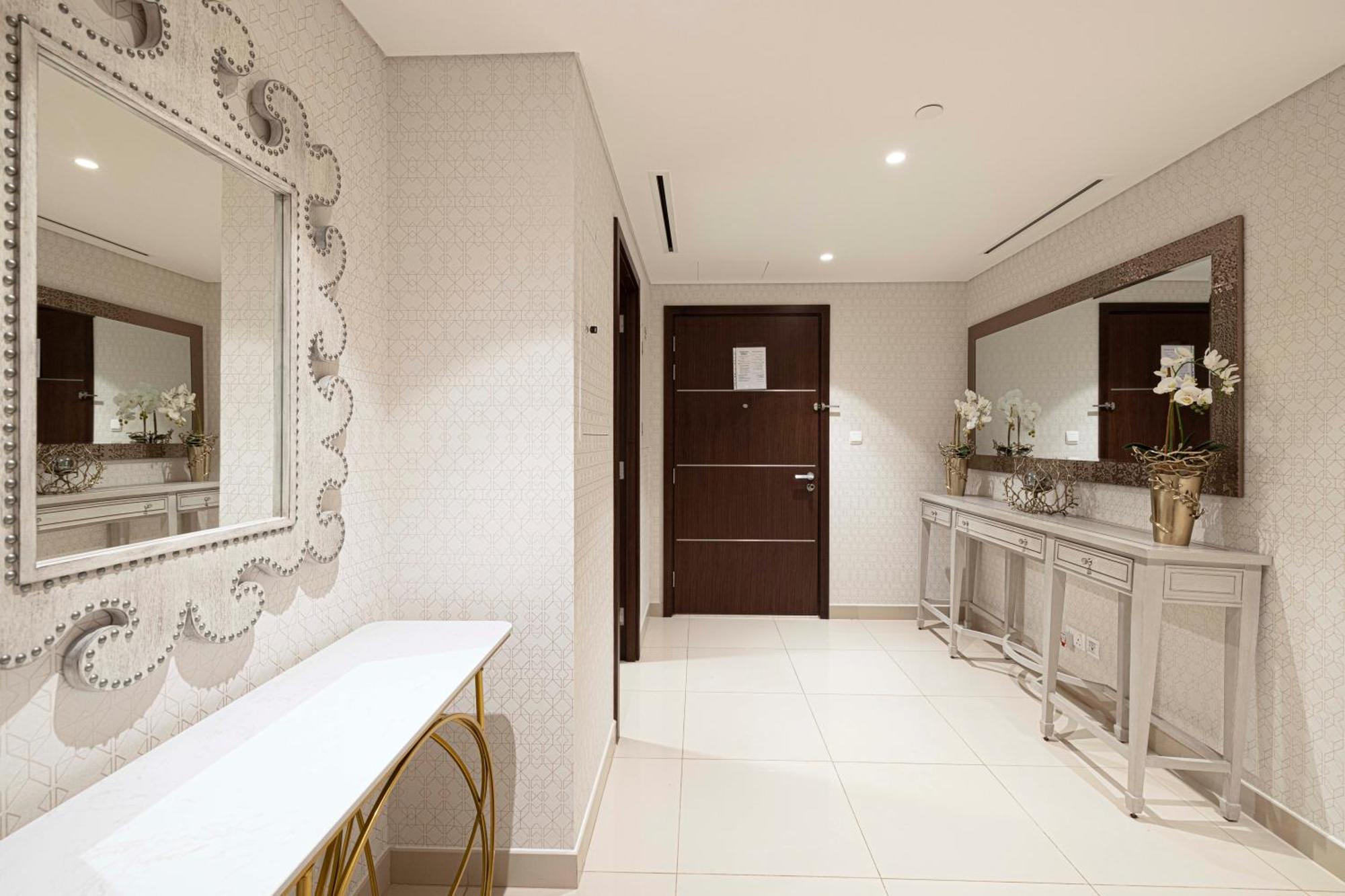 Full Burj Khalifa - 3 Bedroom + Maid In Downtown Apartment *