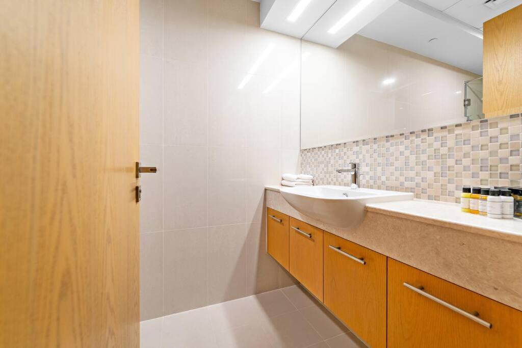First Class 2br Modern Oasis * Dubai