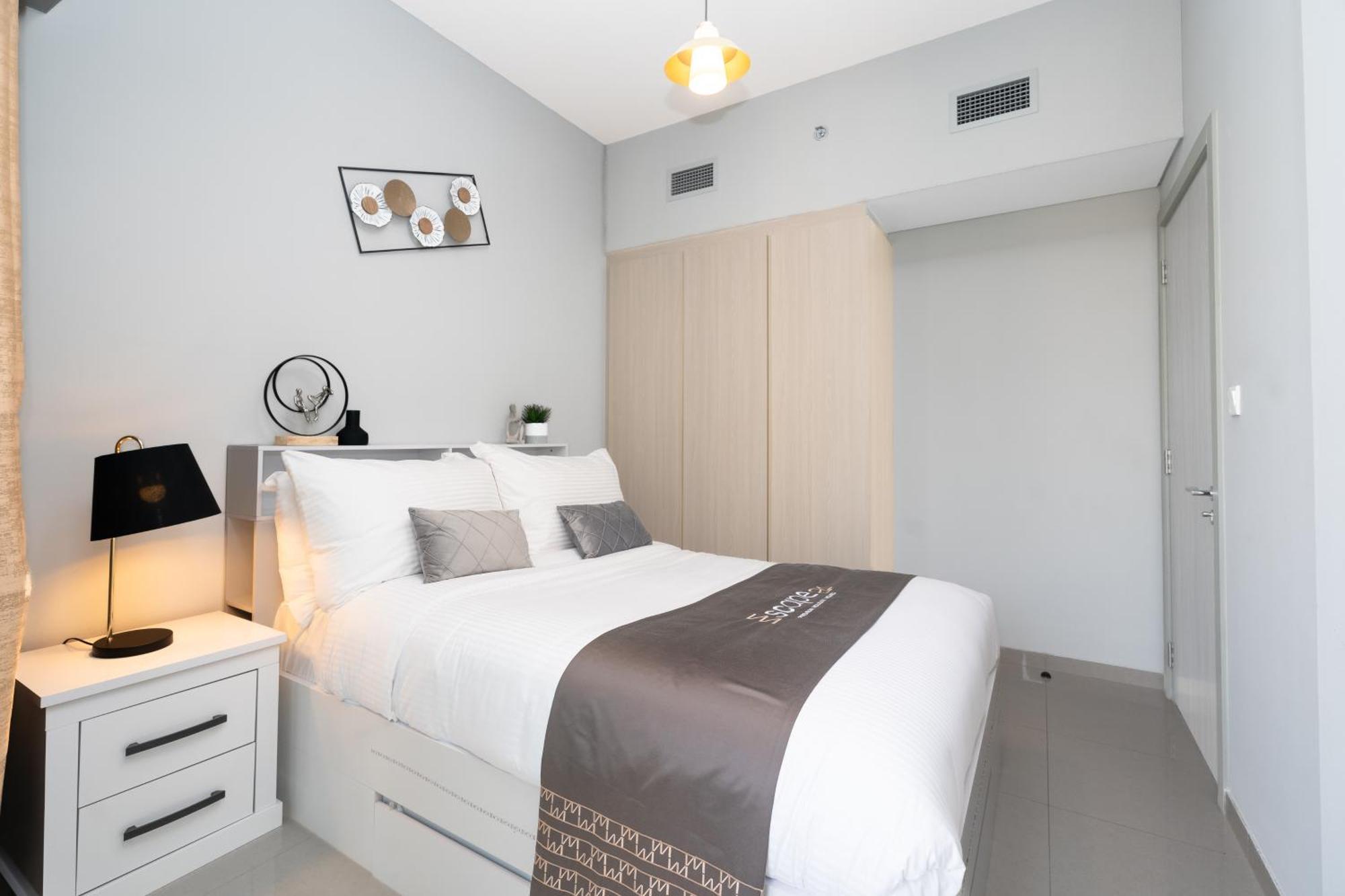 Zada Tower 1br In Business Bay Near Metro & Burj Khalifa - Escape 24 Homes Dubai