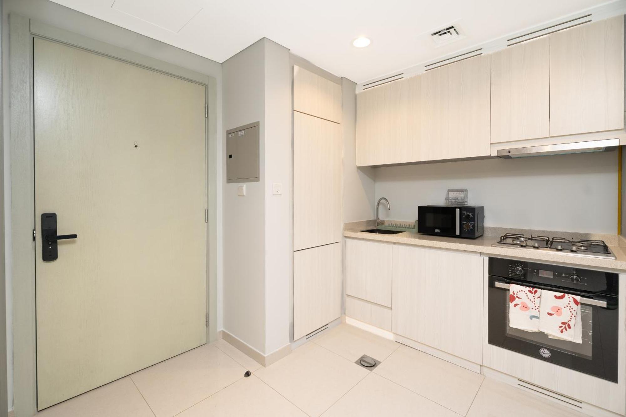 Zada Tower 1br In Business Bay Near Metro & Burj Khalifa - Escape 24 Homes Apartment *