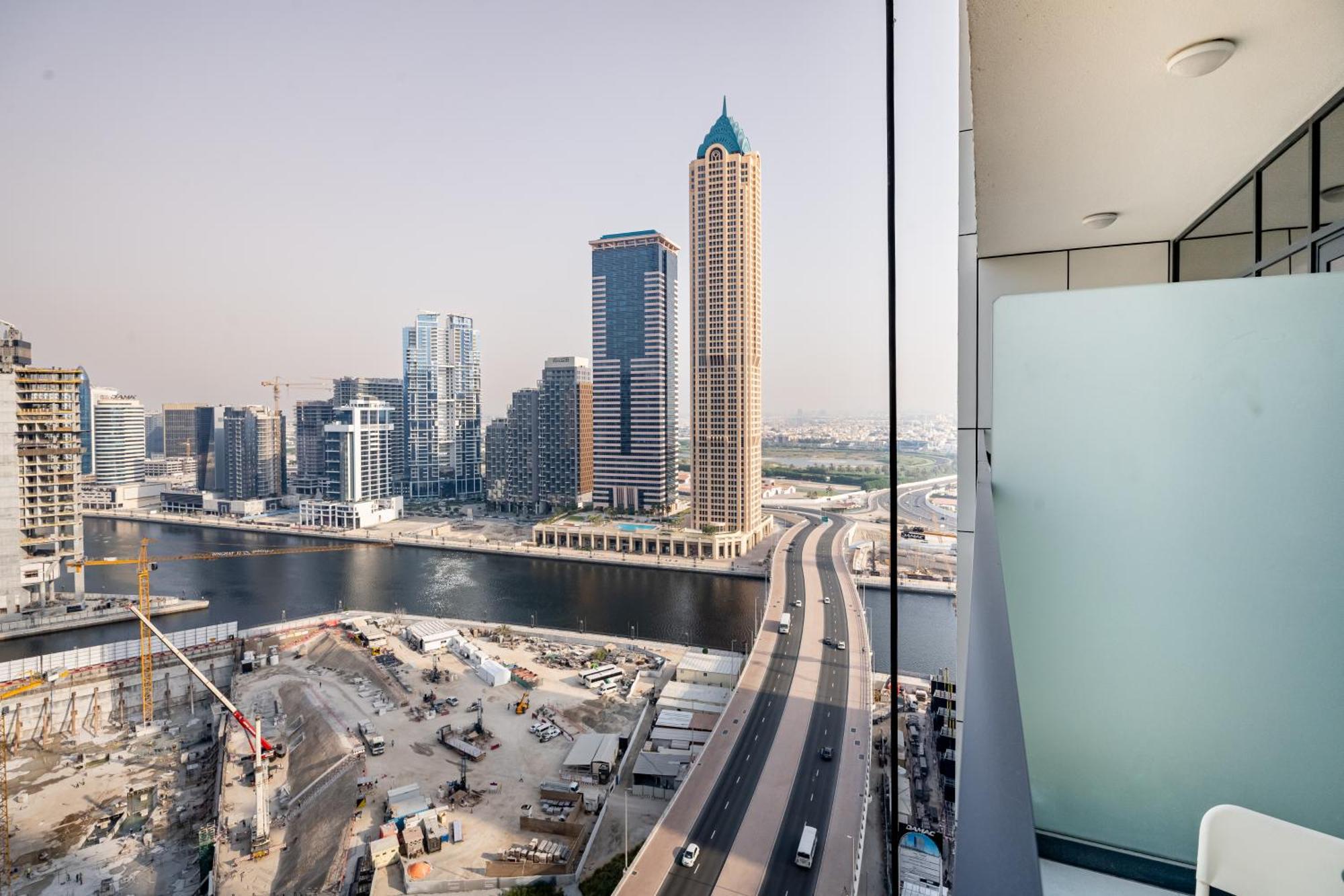 Zada Tower 1br In Business Bay Near Metro & Burj Khalifa - Escape 24 Homes *