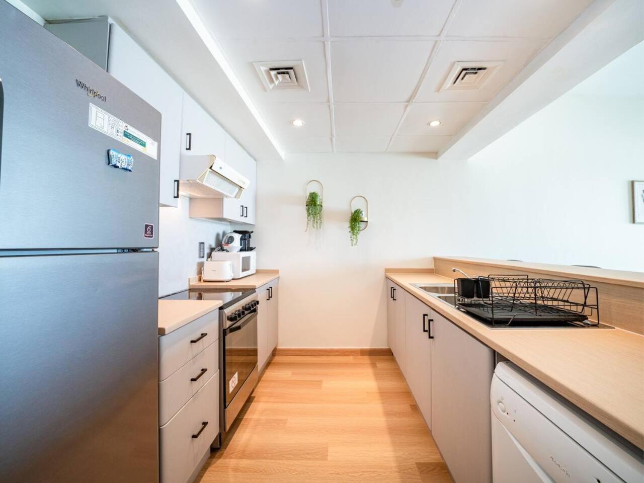 Stylish One Bedroom Sanctuary In The Greens Apartment Dubai