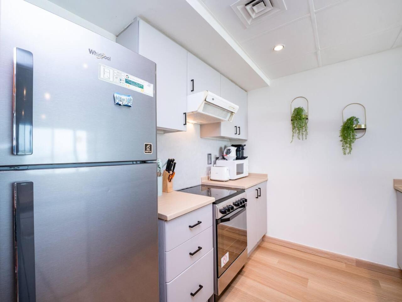 Stylish One Bedroom Sanctuary In The Greens Dubai