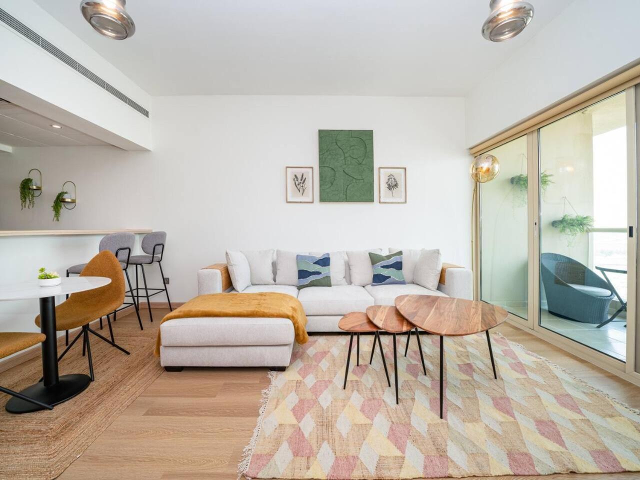 Stylish One Bedroom Sanctuary In The Greens Apartment *