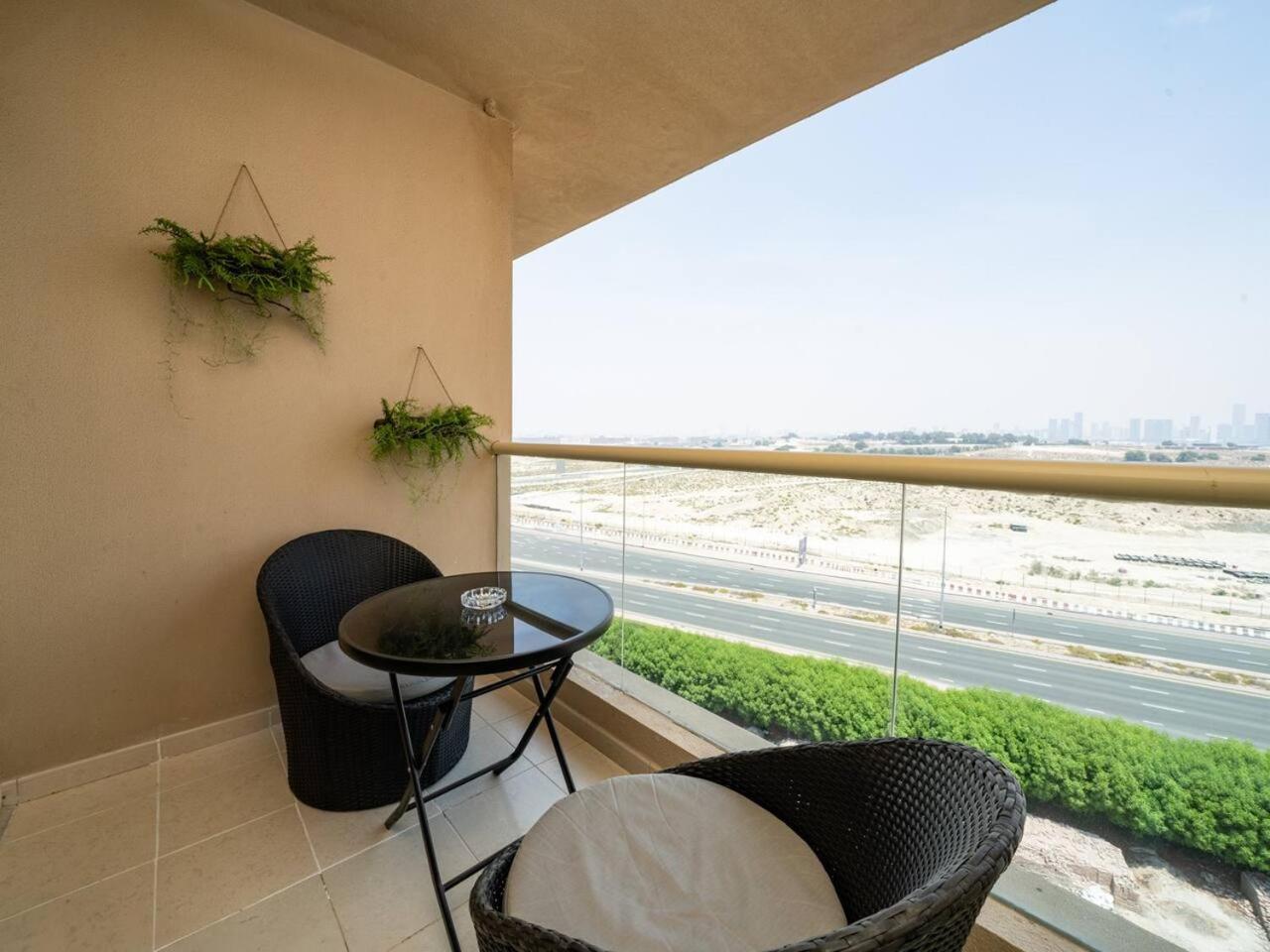 Apartment Stylish One Bedroom Sanctuary In The Greens *