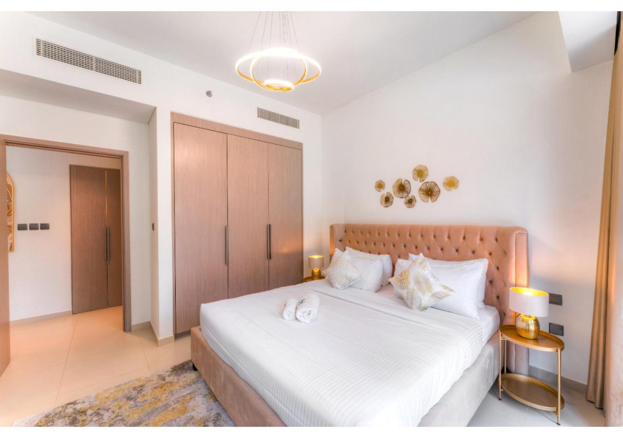 Fam Living - Act One Downtown * Dubai