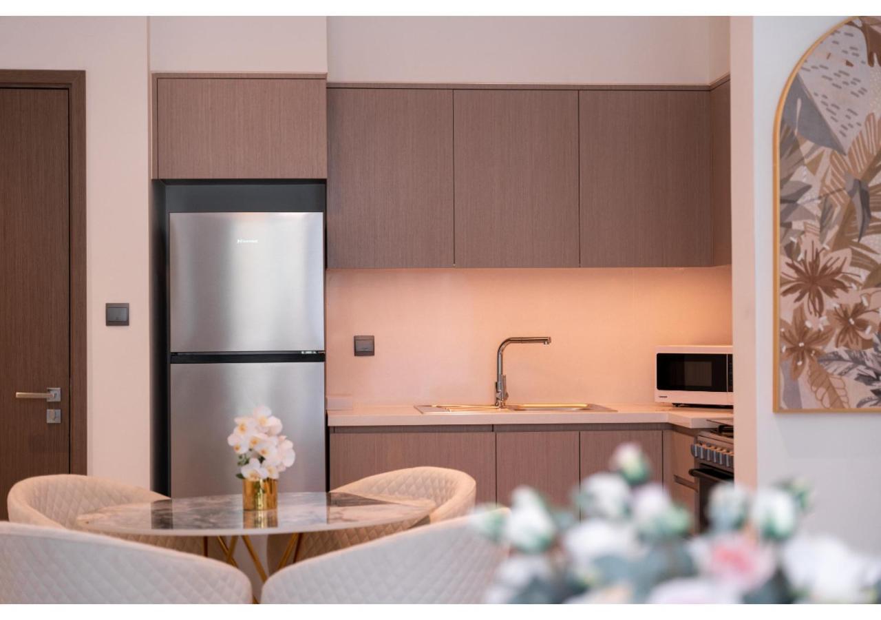 Fam Living - Act One Downtown Apartment Dubai