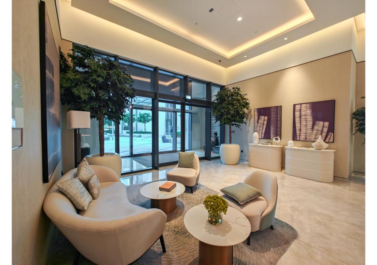 Apartment Fam Living - Act One Downtown Dubai