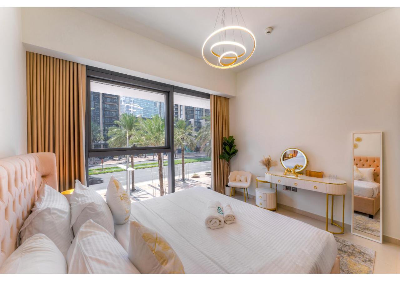 Fam Living - Act One Downtown * Dubai