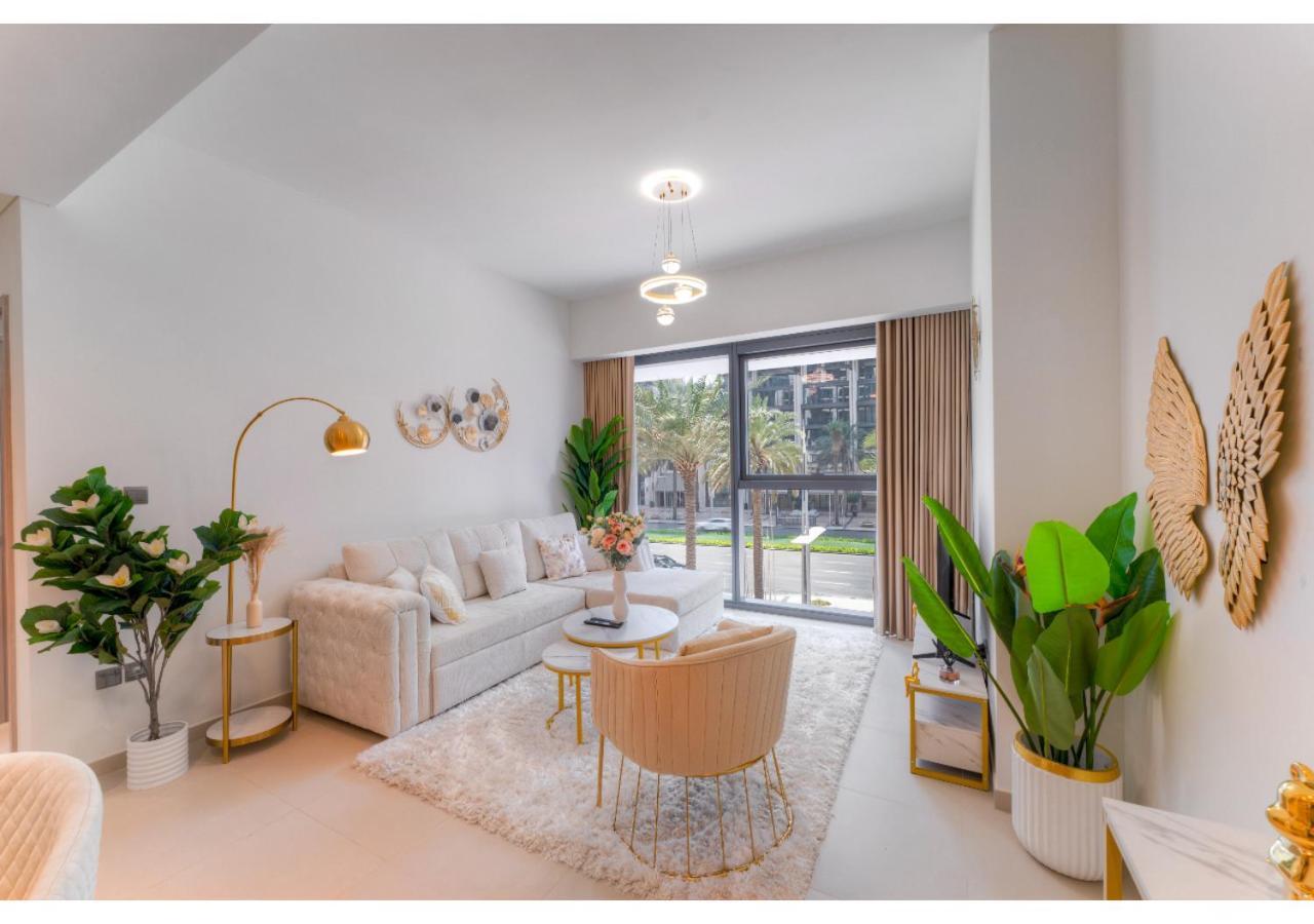Fam Living - Act One Downtown Apartment *