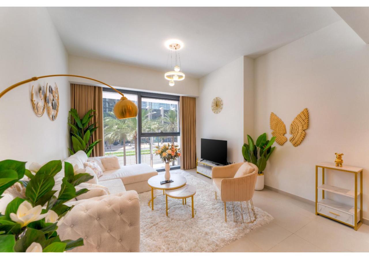 Fam Living - Act One Downtown Apartment *