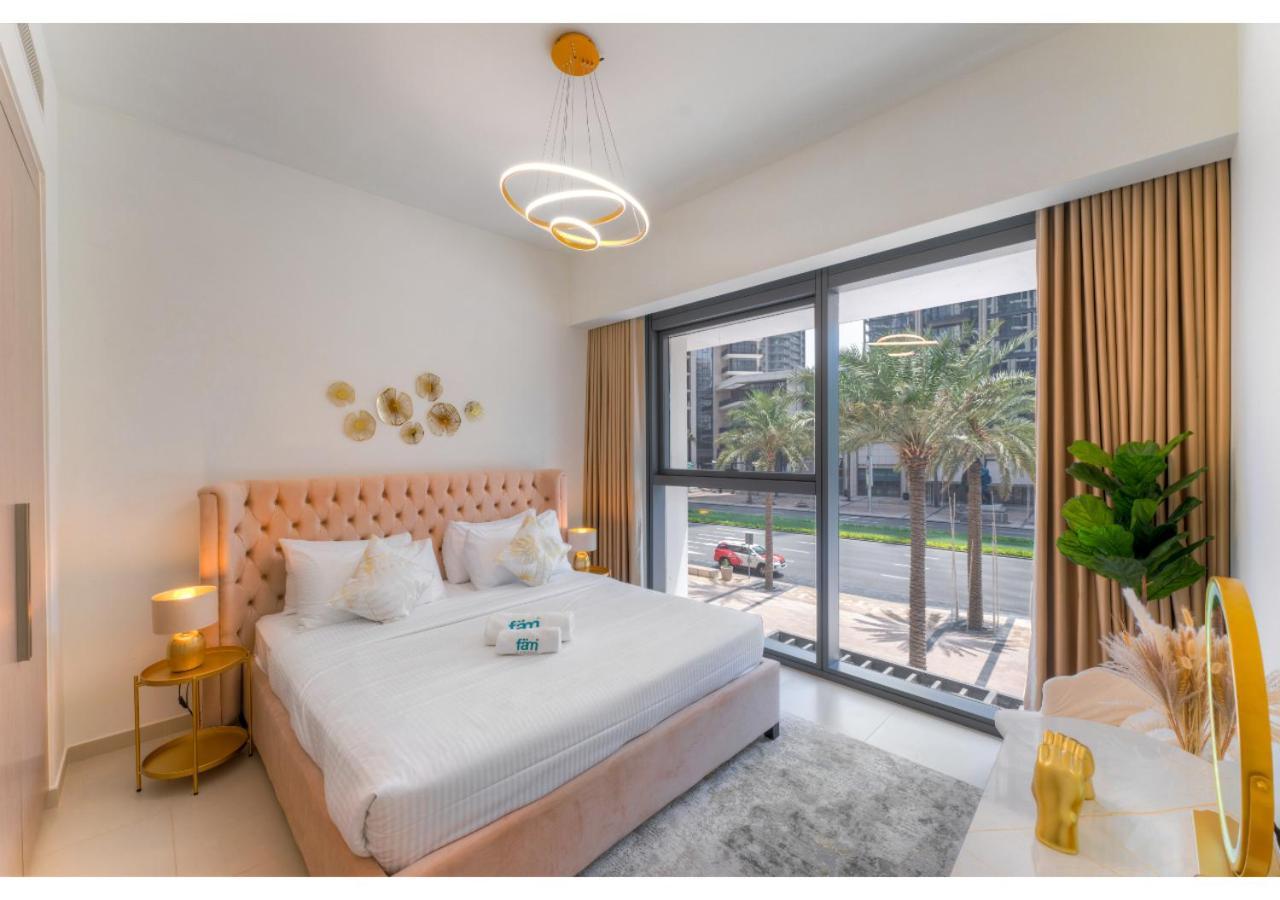 Fam Living - Act One Downtown Apartment Dubai