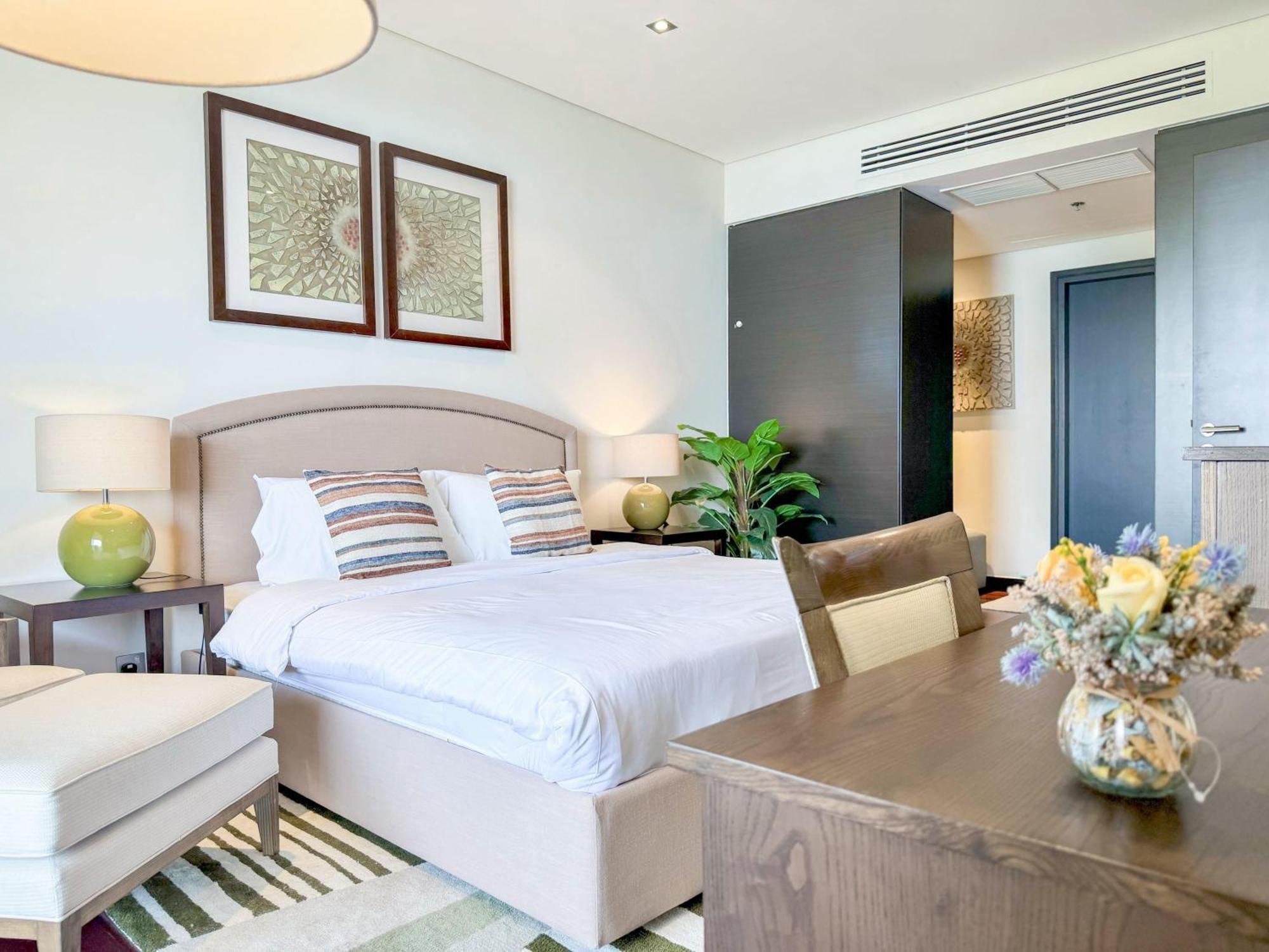 Sea View 1br In 5 Star - Palm Jumeirah Dubai