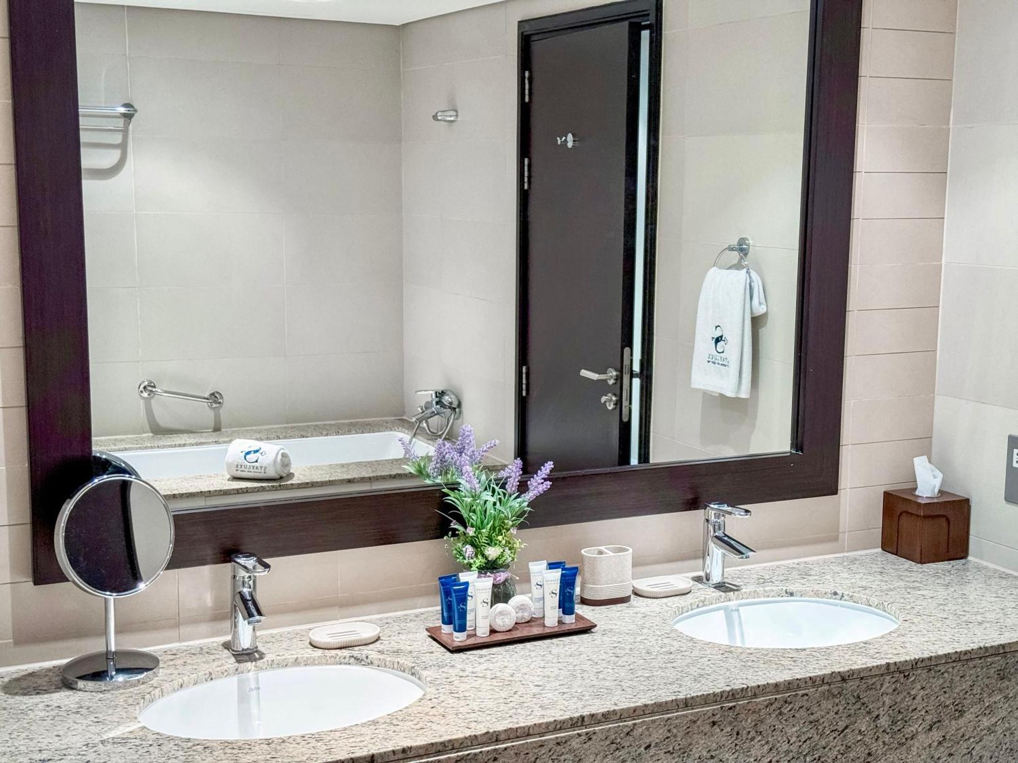 Sea View 1br In 5 Star - Palm Jumeirah * Dubai