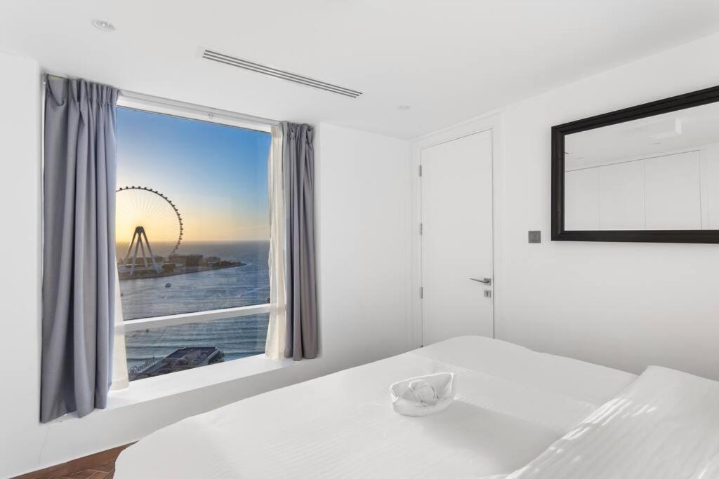 Sea View 3br With Access, Dining & Concierge Apartment