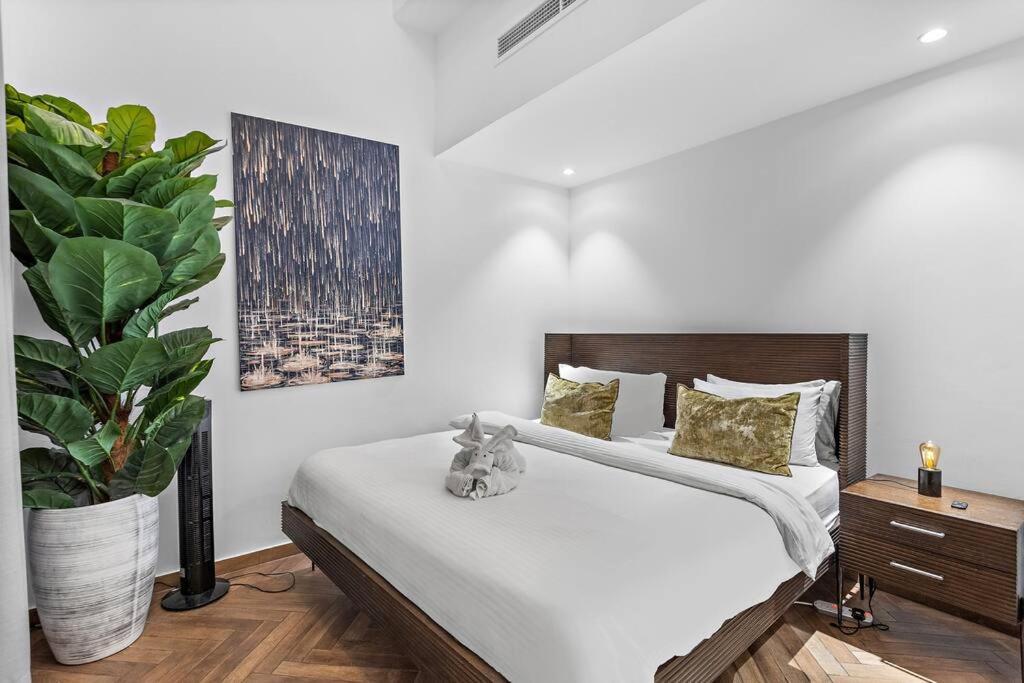 Sea View 3br With Access, Dining & Concierge Apartment