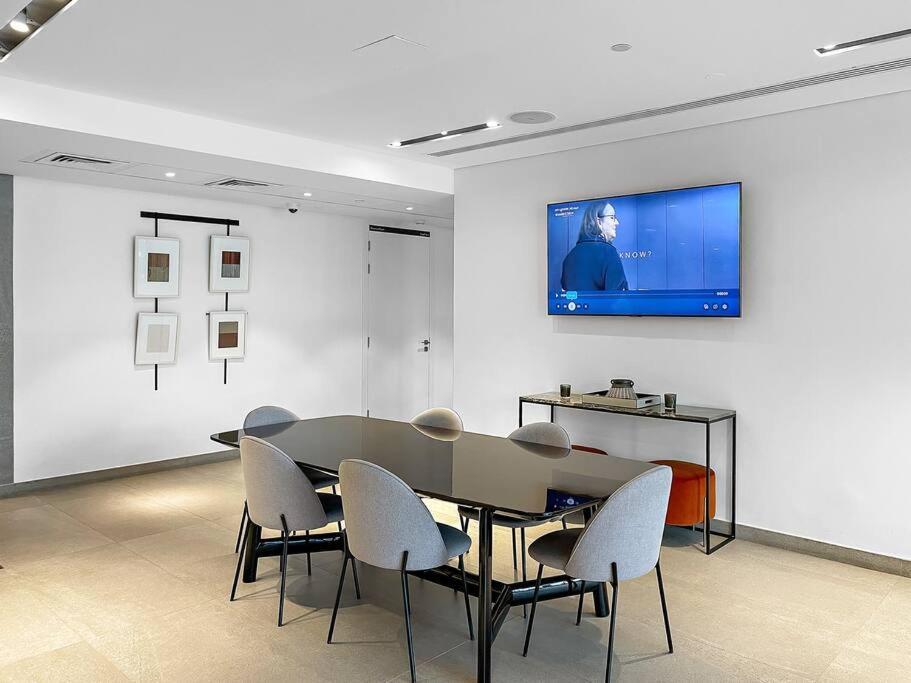 First Class Studio Premium And Luxurious Apartment
