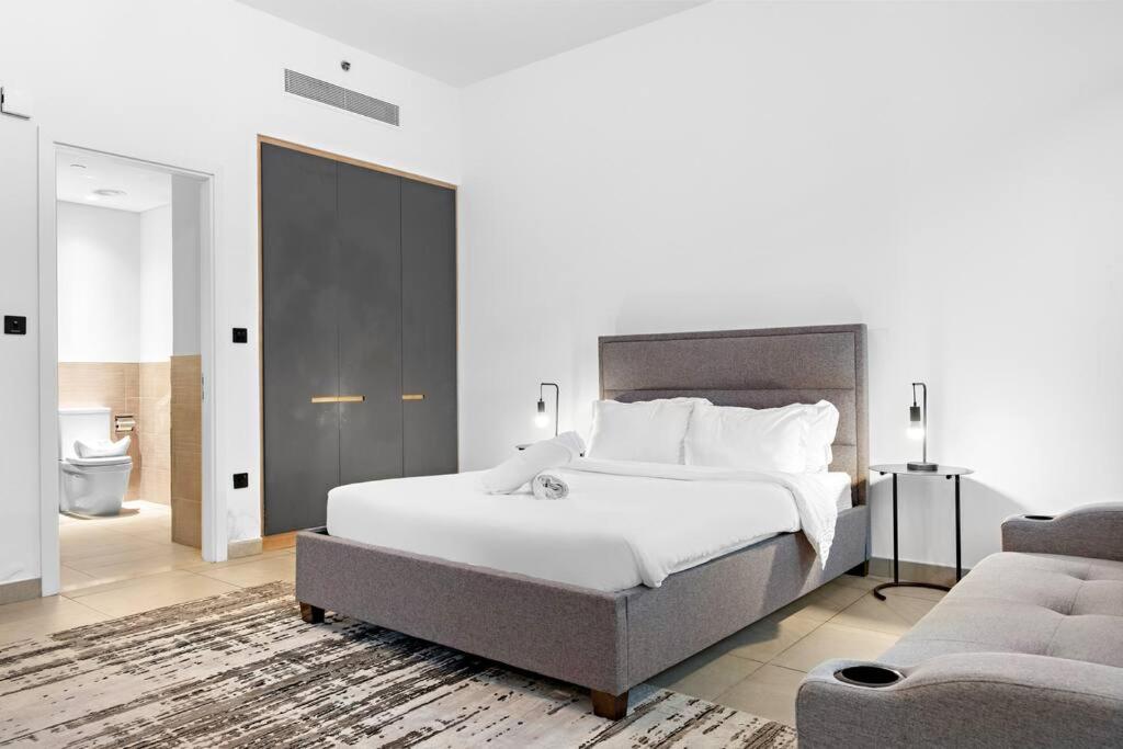 First Class Studio Premium And Luxurious Apartment Dubai
