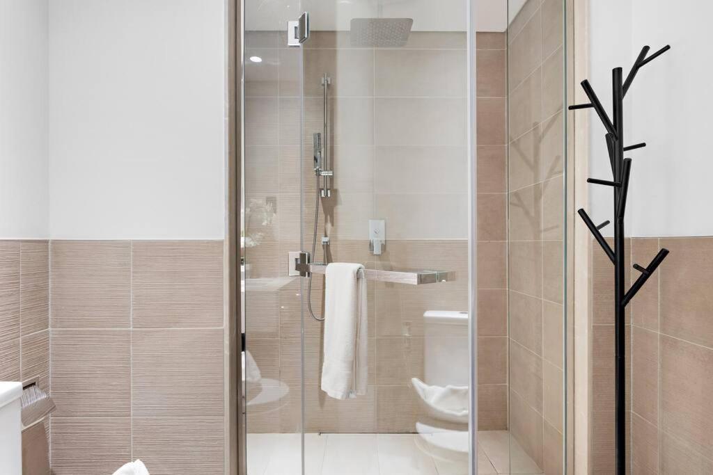 First Class Studio Premium And Luxurious Apartment