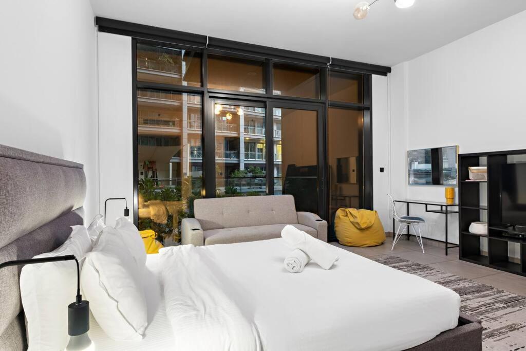First Class Studio Premium And Luxurious Apartment *