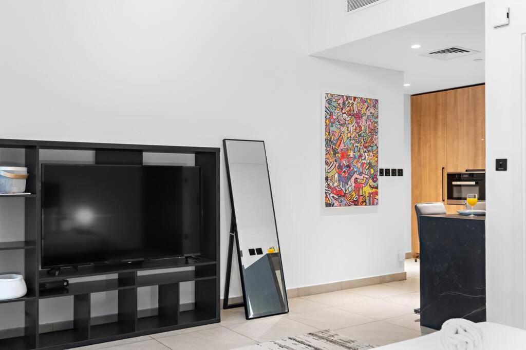 First Class Studio Premium And Luxurious Dubai