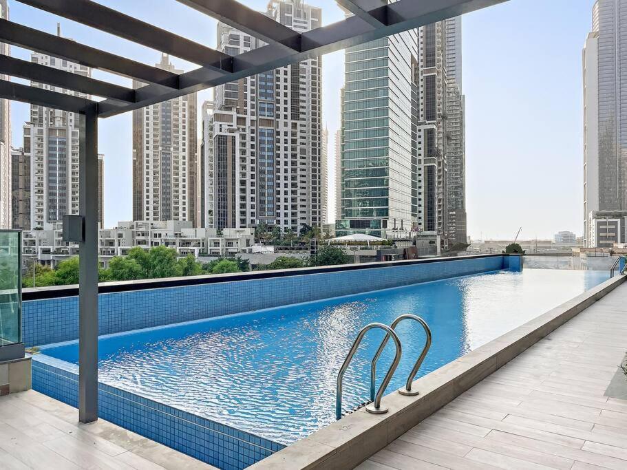 Apartment First Class Studio Premium And Luxurious Dubai
