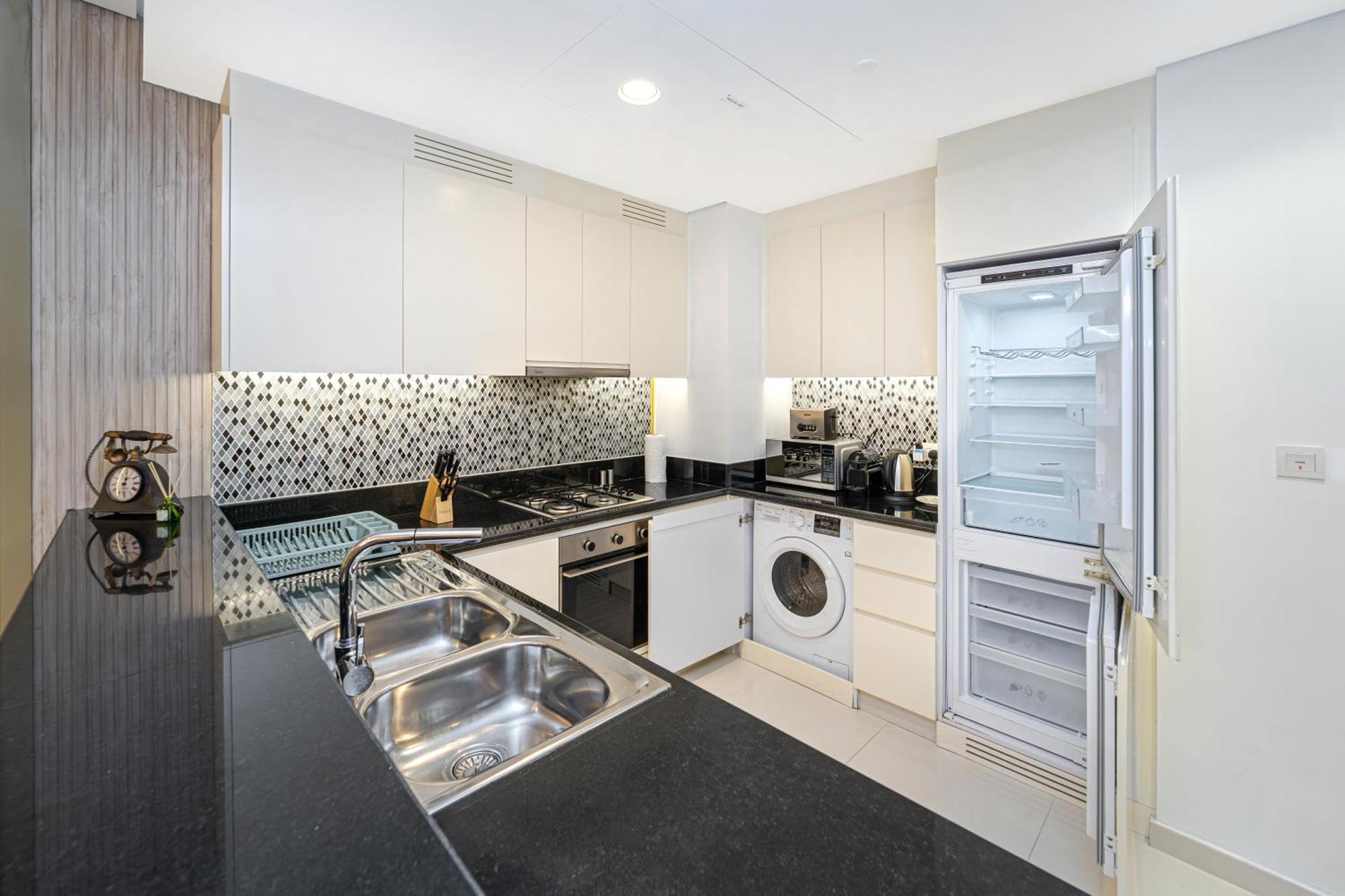 3 King Beds - 7mins To Mall - High Floor Sun Set And Sea View Apartment
