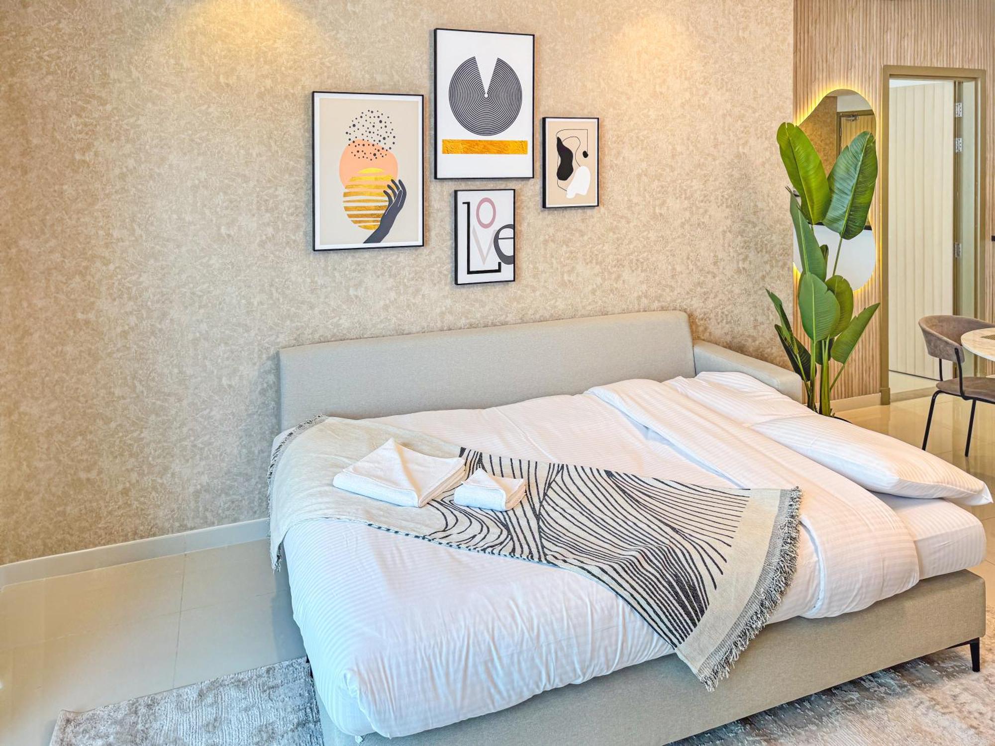 3 King Beds - 7mins To Mall - High Floor Sun Set And Sea View *
