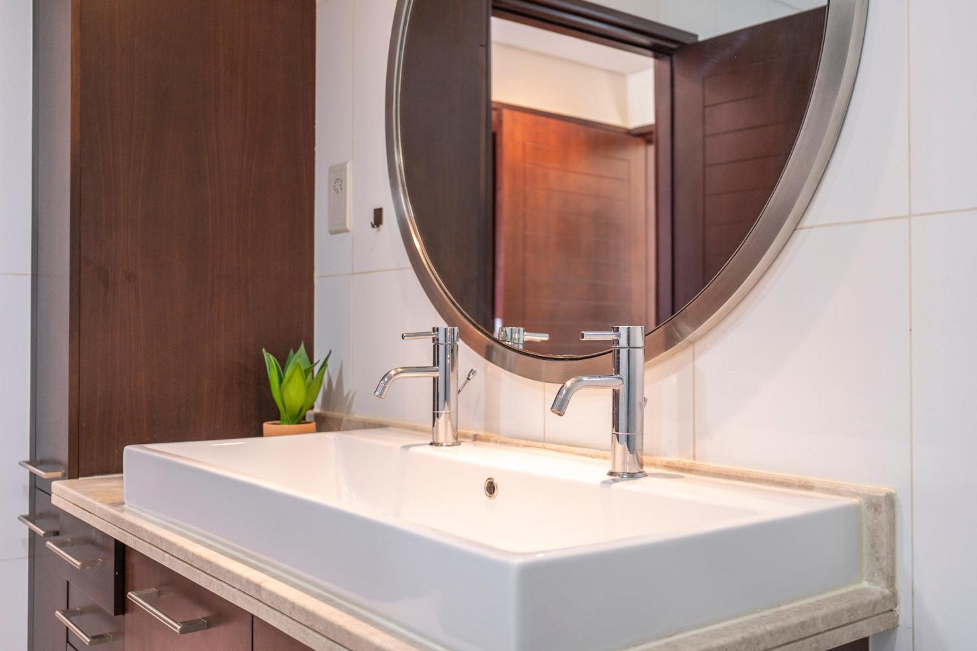 Boulevard 2 Br- Burj Khalifa-dubai Mall- Pool-gym