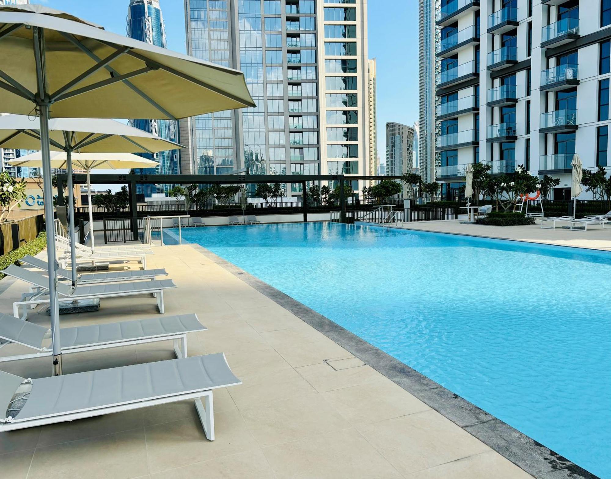 Burj Crown - Sky High Downtown Elegance Ocean View Mall *