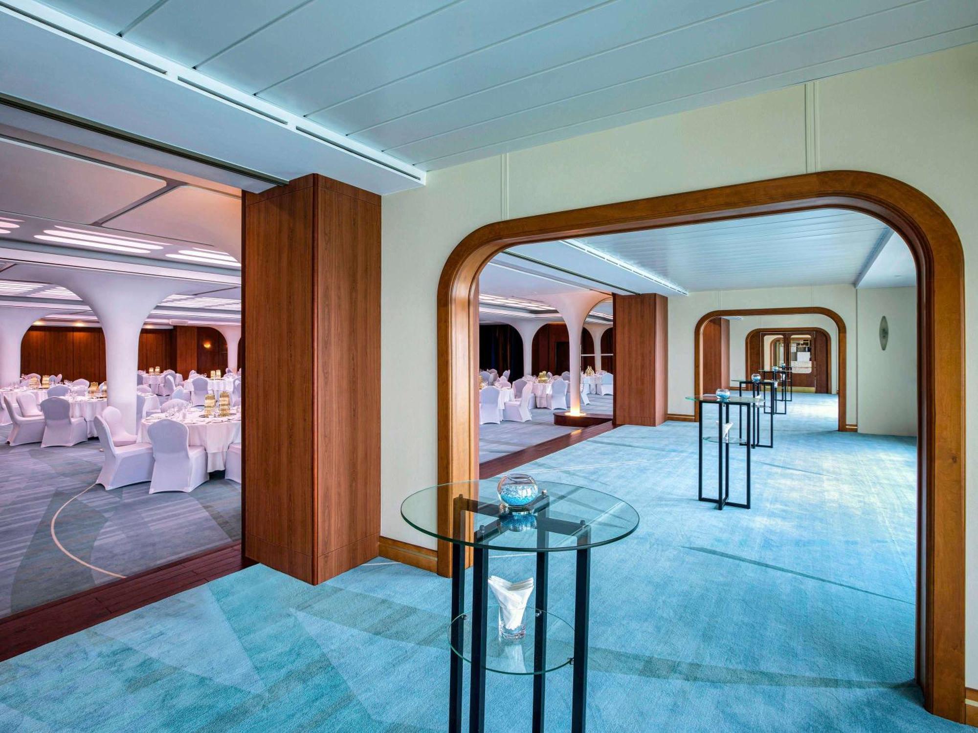 Queen Elizabeth 2 Hotel