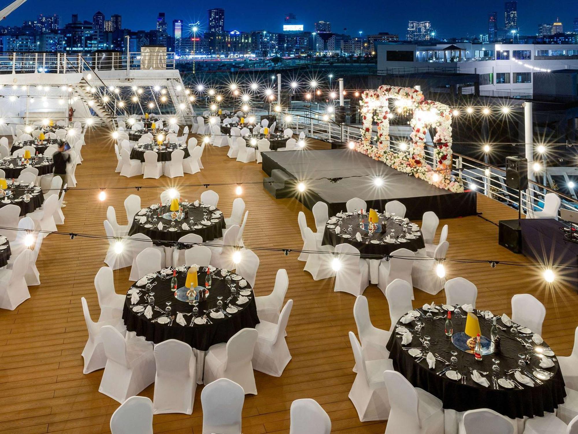 Queen Elizabeth 2 Hotel 4*