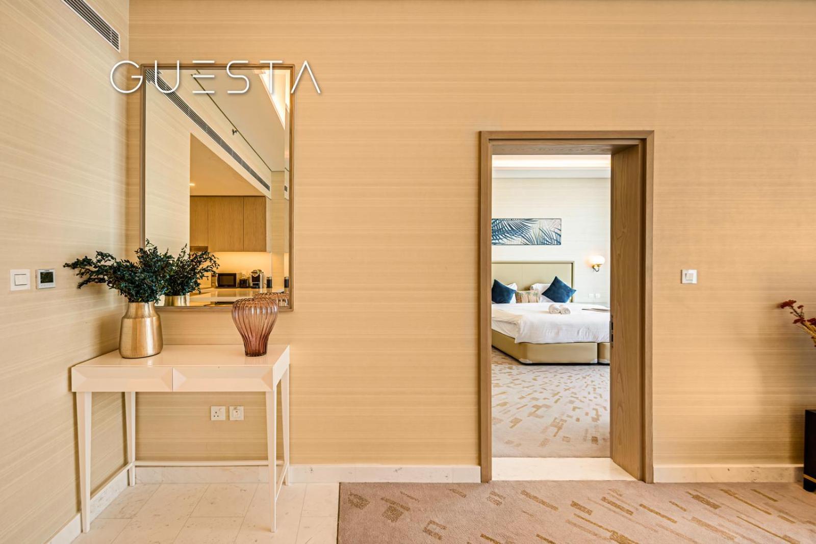 The Palm Tower, Nakheel Mall, Palm Jumeirah