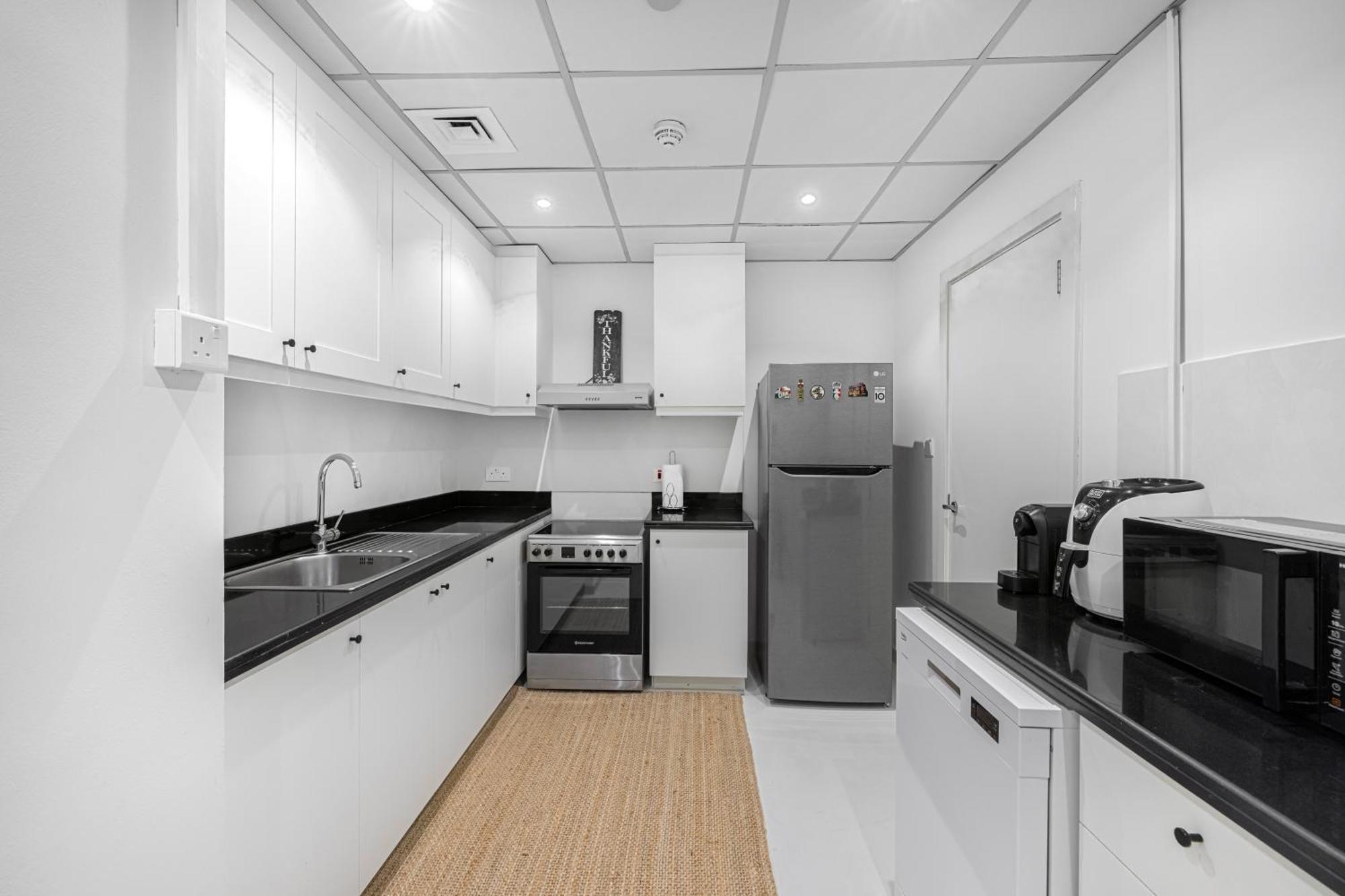 Apartment Seafront Newly Renovated 2br In Jbr Dubai