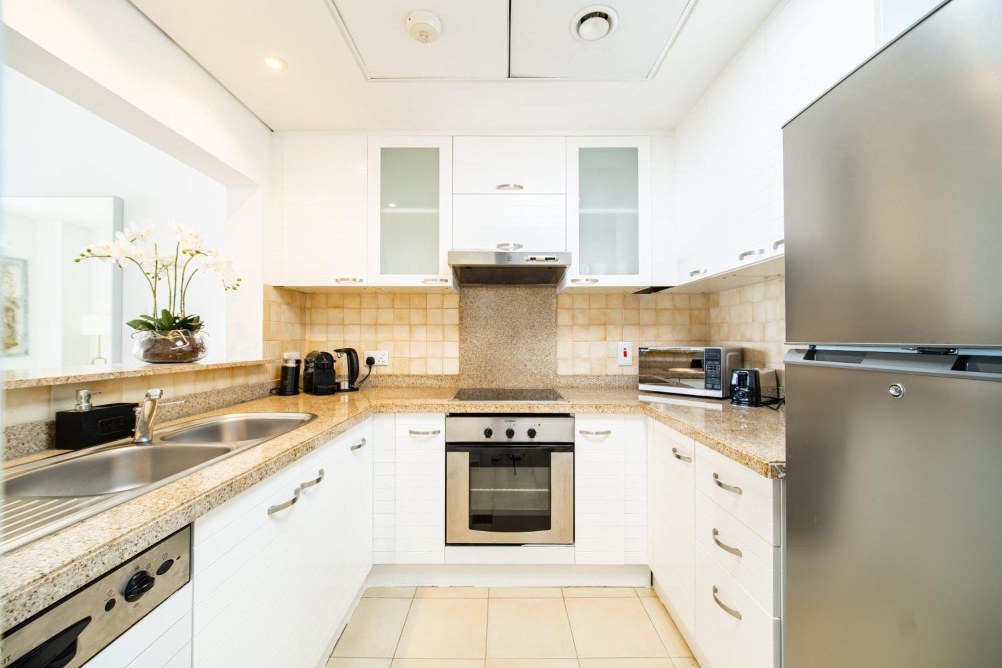 Marina Tower - Stunning 1bhk With Marina View By Elegant Escape's
