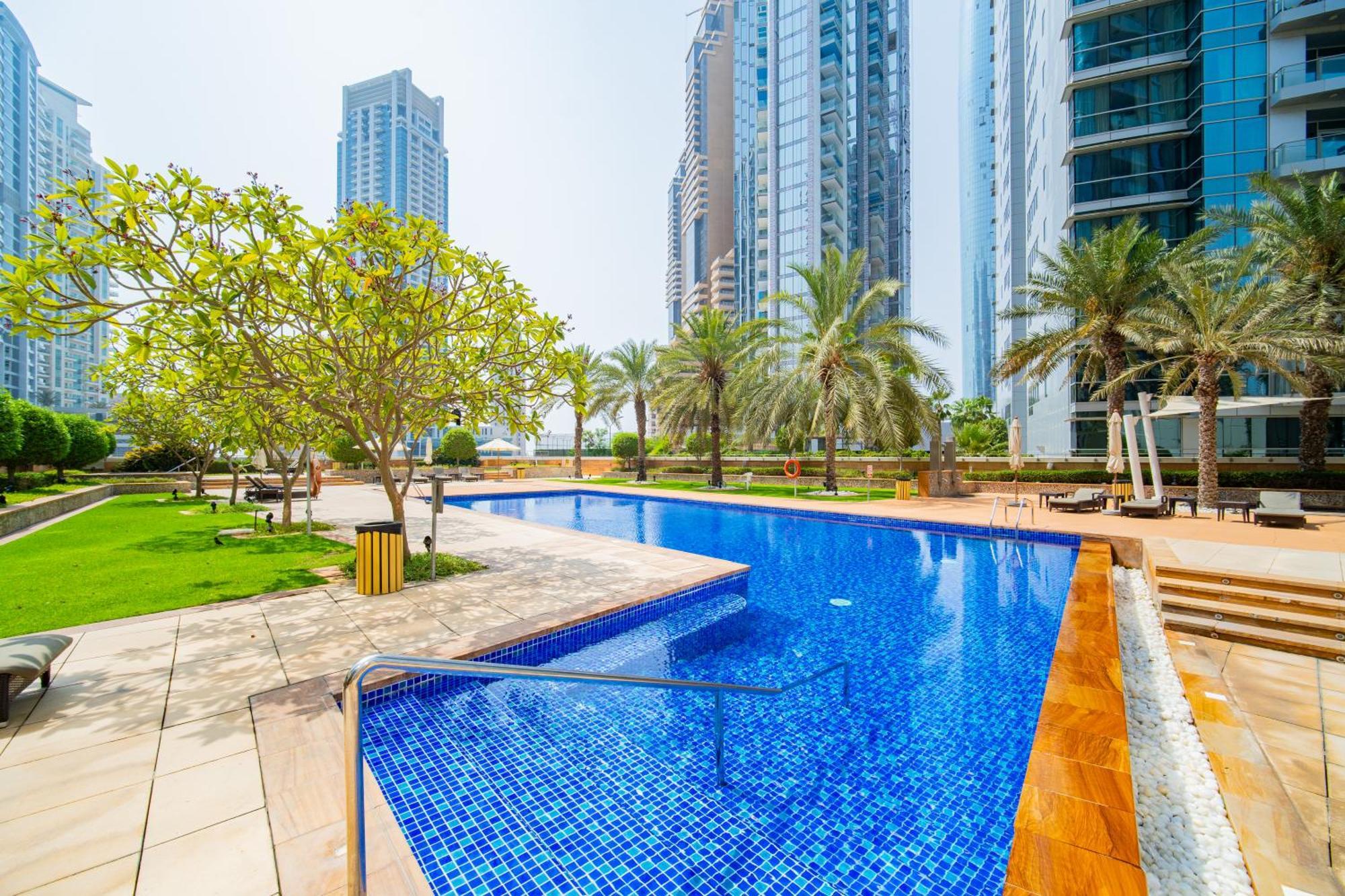 Marina Tower - Stunning 1bhk With Marina View By Elegant Escape's Apartment *